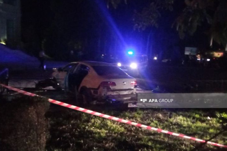 “Volkswagen” ağaca çırpıldı: ölən və yaralananlar var-FOTO -YENİLƏNİB 