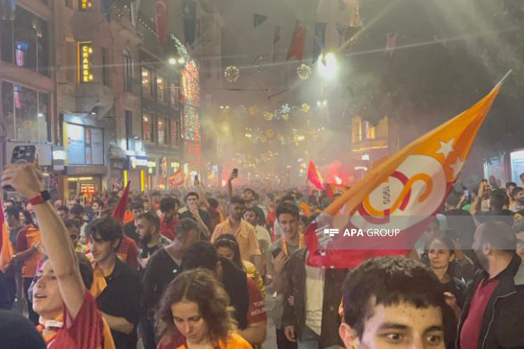 “Qalatasaray” qalib gəldi, azarkeşlər küçələrə axışdı-FOTO 