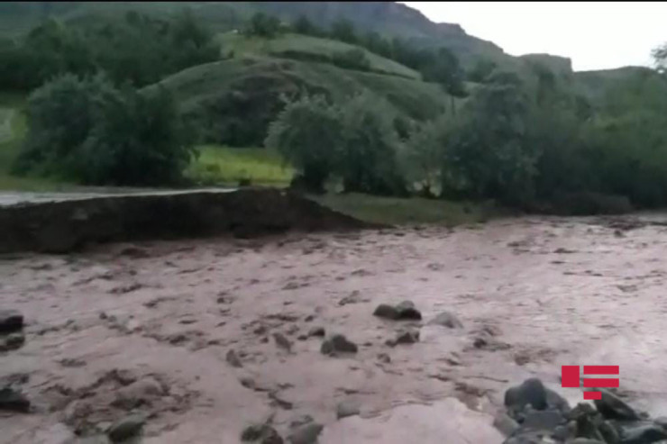 Biləsuvara sel gəldi, bir kənd boşaldıldı -YENİLƏNİB 
