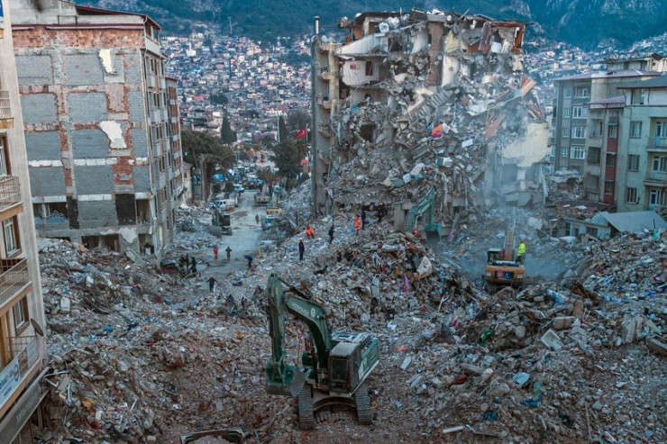 Türkiyədəki zəlzələdə itkin düşən uşaq  Hollandiyada tapıldı 