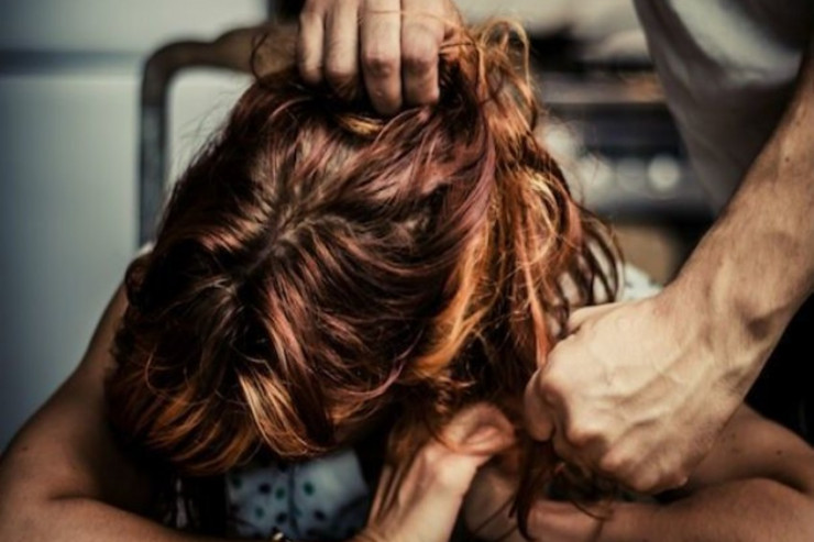 Bakıda DƏHŞƏT:  kişi qonşu qızı döyüb öldürdü - YENİLƏNİB 