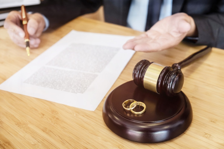 89 yaşlı kişi 27 ildir   arvadından  boşana bilmir  