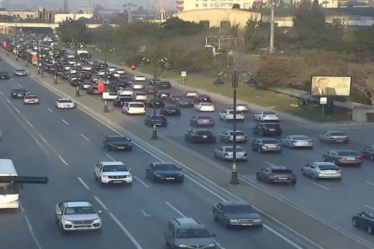 Bakıda sıxlıq olan yollar - SİYAHI 