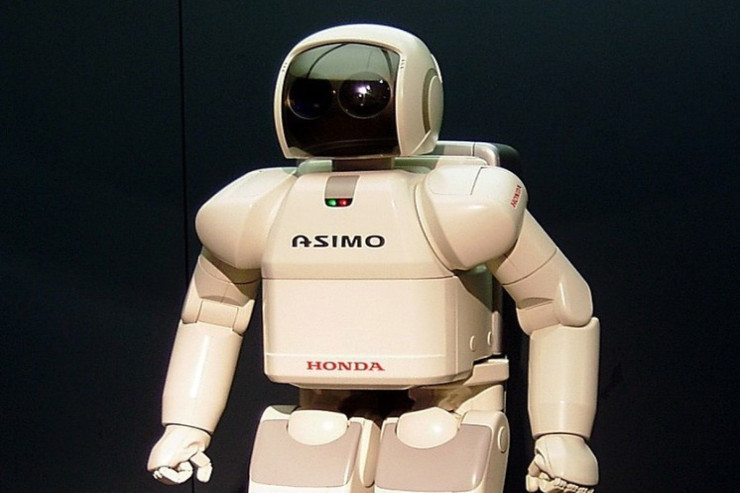 Robot insanı əzib öldürdü 