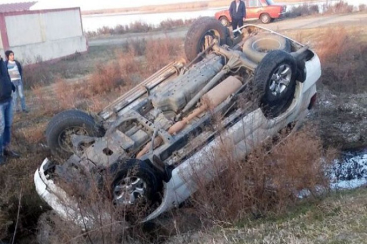 Sərxoş vəziyyətdə avtomobili AŞIRDI:  1 ölü, 3 yaralı