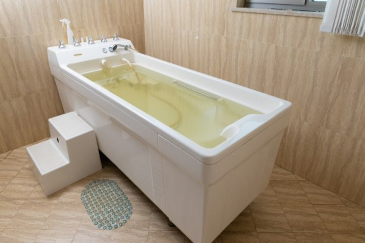 İdmançı uşaqlıqdan qanlı su ilə vanna  qəbul edir - SƏBƏB