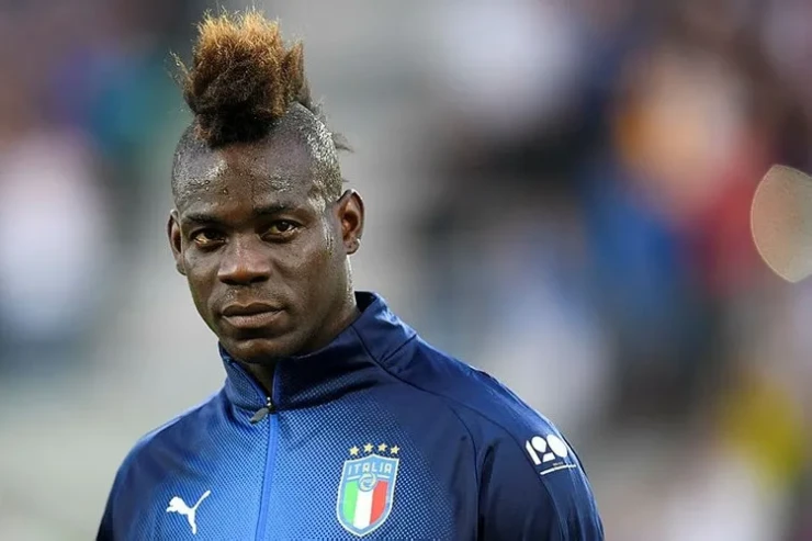 Balotelli əməliyyat olunduğu gün qəzaya düşdü 