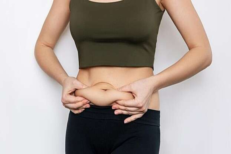 Yaşlananda  qadınların qarnı   niyə böyüyür?