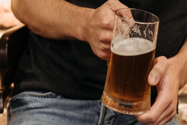 Kafedə çayın pulunu vermədi, bakalı başında sındırdılar - Sumqayıtda DƏHŞƏT 