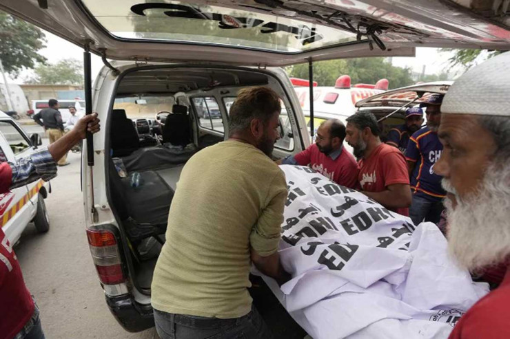 Ticarət mərkəzində yanğında 10 nəfər öldü