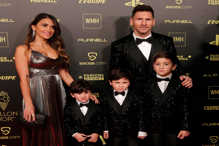 Messi arvadını  jurnalıistlə aldadıb  