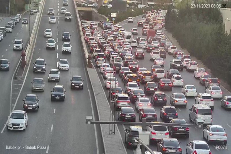 Bakıda sıxlıq olan yollar - SİYAHI 