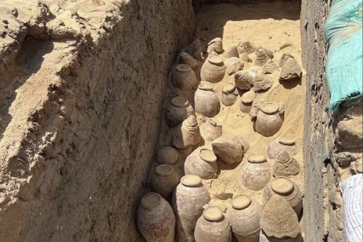 Arxeoloqlar 5000 illik şərab küpləri tapdılar