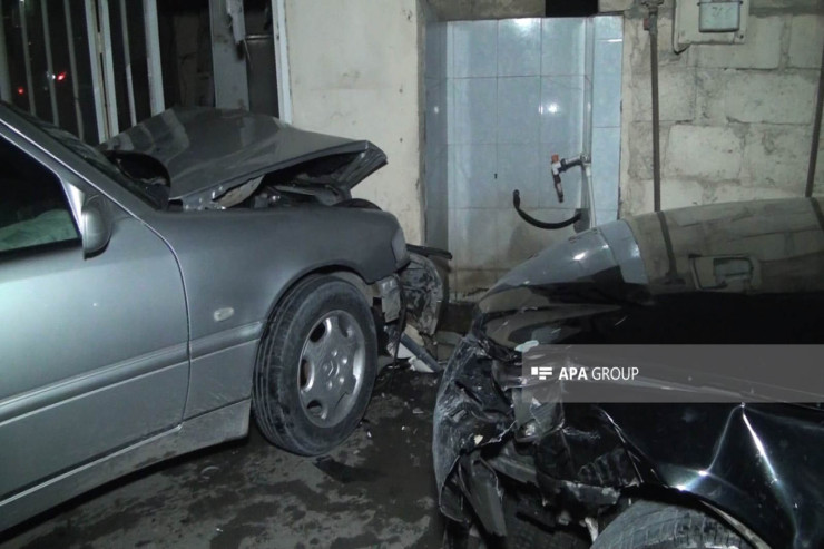 Bərdədə "Mercedes"  piyadanı vurub   marketə girdi