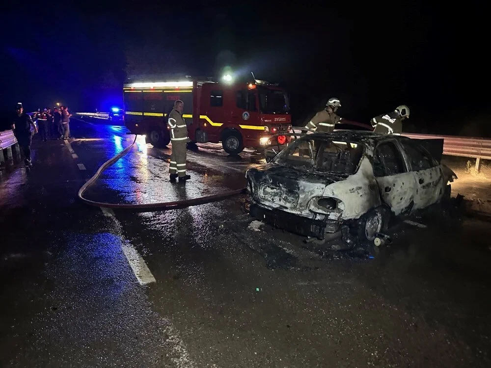 Yük maşınına çırpılan avtomobil yandı: Ölən var  - FOTO 
