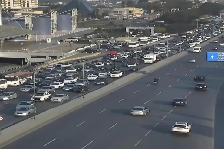 Bakıda sıxlıq olan yollar - SİYAHI 