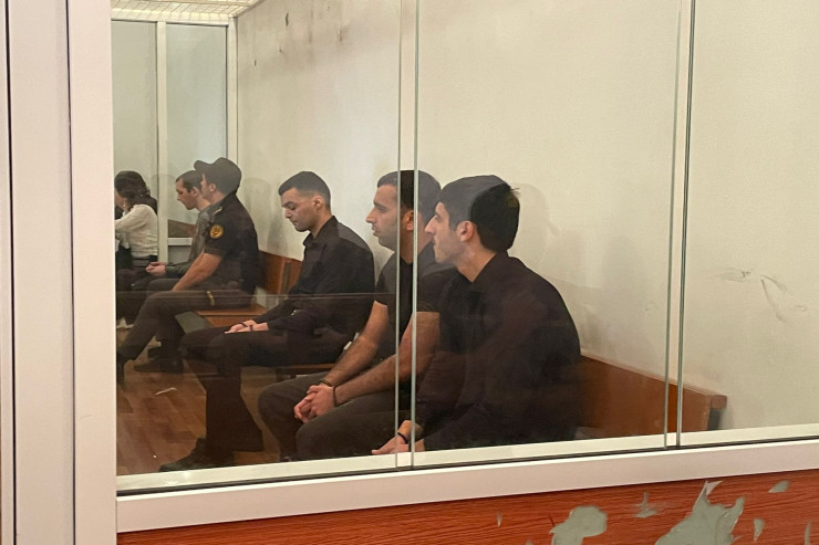 "Bravo"ya silahlı basqın edənlər özlərini təqsirli BİLMİR - MƏHKƏMƏ 