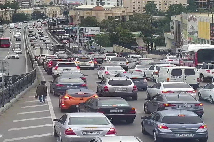 Bakıda sıxlıq olan yollar - SİYAHI 