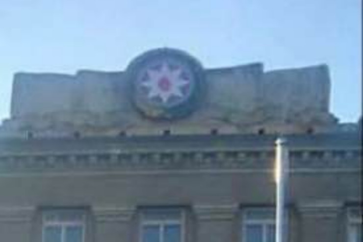 Azərbaycanın gerbi  Xankəndidə 