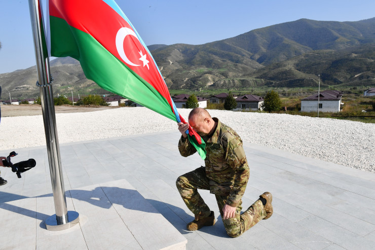 Prezident  Xocalıda və Əsgəran qəsəbəsində Dövlət Bayrağını ucaltdı -  FOTO   -YENİLƏNİB 