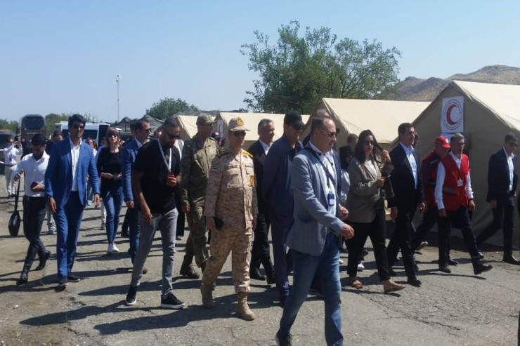 "TRT World" Bakının Qarabağda yaşayan erməni əsilli sakinlərə yardım göndərməsindən yazıb