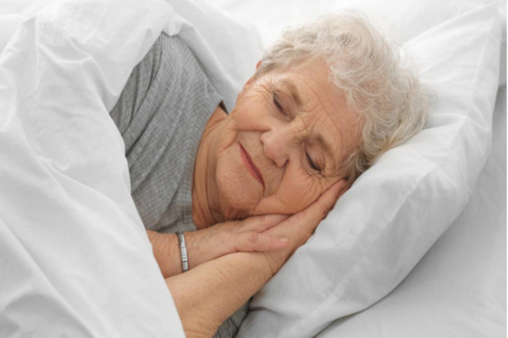 Yaşlı insanların yatması üçün ideal temperatur 