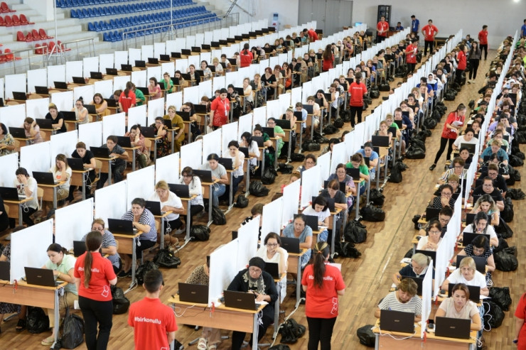 Sertifikasiya imtahanına girməyən 60 yaşlı müəllim işdən çıxarıldı 