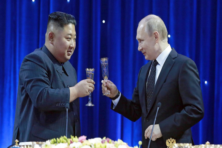 Putinin  sağlığına içdi:   Görün nə arzuladı? -  VİDEO 