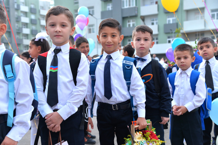 Bakı yeni tədris ilinə belə hazırlaşır – Yüzminlərlə uşaq dərsə gedəcək 