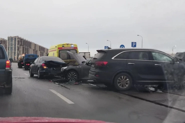 Beş maşını əzdi DƏHŞƏTLİ GÖRÜNTÜ 