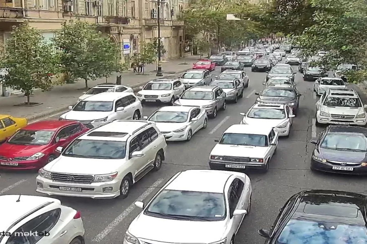 Bakıda  tıxac olan yolllar   açıqlandı