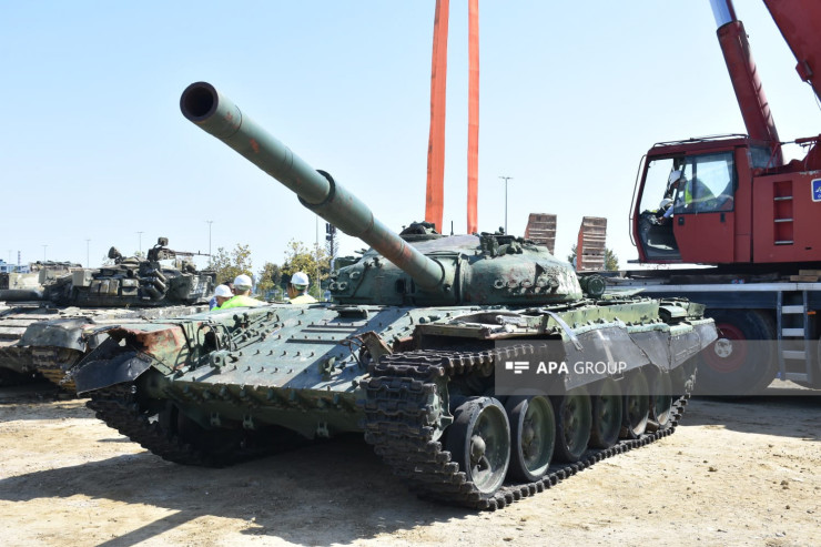Albert Aqarunovun  vurduğu tank   Hərbi Qənimətlər Parkında