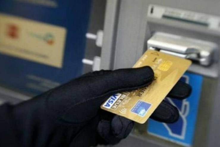 Sumqayıtda qadının bankdakı pulu  oğurlandı