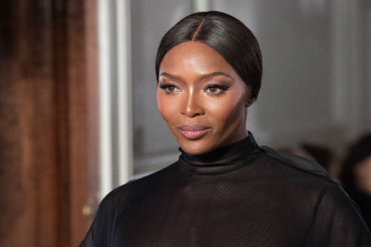 Supermodel alt paltarında podiuma çıxdı-FOTO 