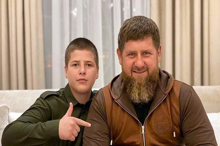 Kadırovun oğlu Quranı yandıran şəxsi təcridxanada döydü-VİDEO 