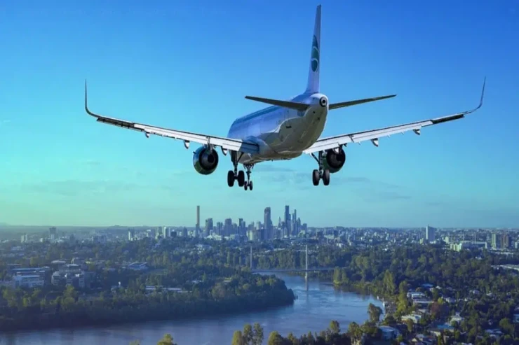Əsəbi sərnişin aeroportun terminalını dağıtdı - VİDEO 
