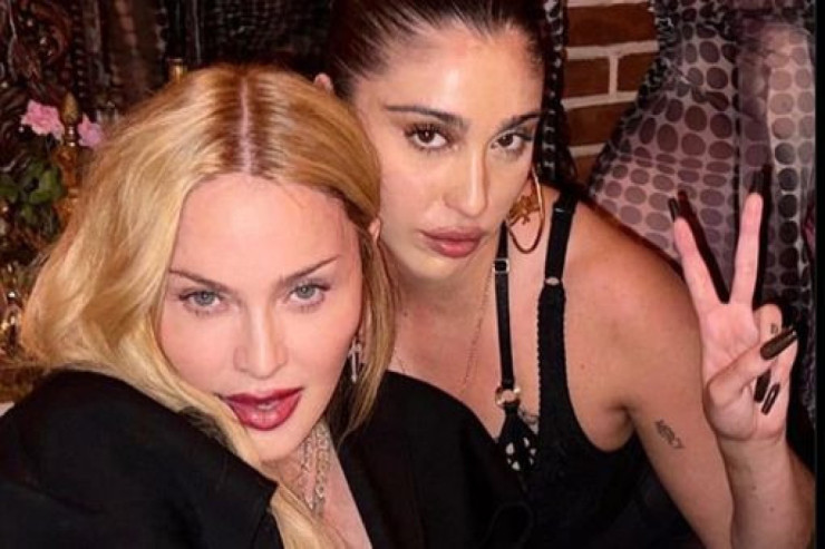 Madonnanın qızında transparan geyim-FOTO 