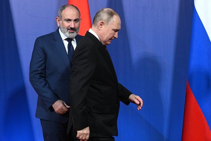 Putin Ermənistana gedir?