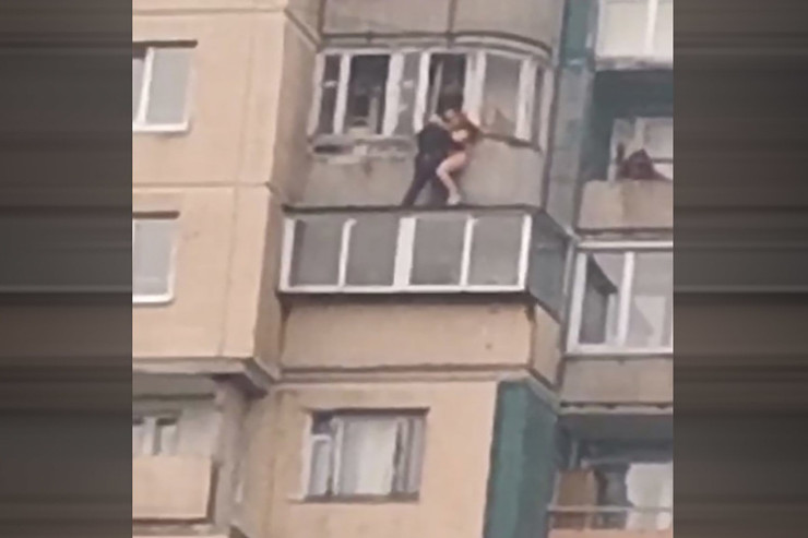İntihara cəhd edən çılpaq qız   xilas olundu