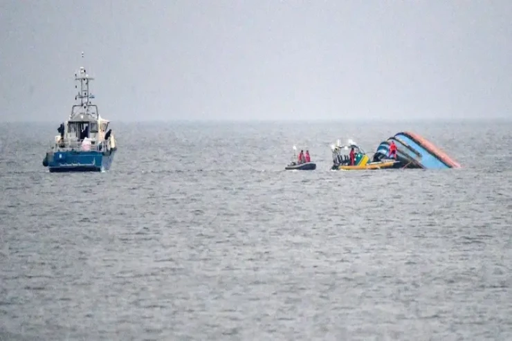 Gəmi aşdı, 91 nəfər öldü 