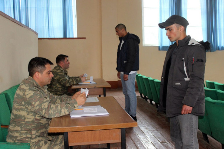 Virus infeksiyalarına görə  gənc əsgərlərin   ailə üzvləri ilə görüşü məhdudlaşdırılıb