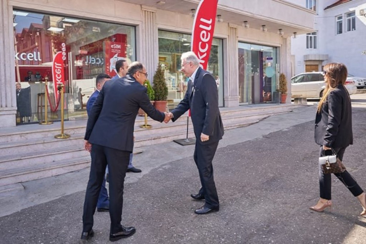 “Bakcell”in Baş İcraçı Direktoru Xankəndidə jurnalistlərlə görüşüb