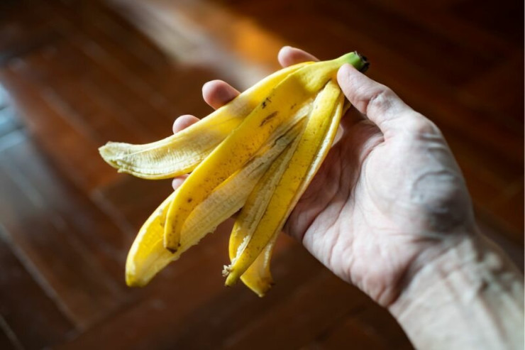 Banan qabıqlarını ƏSLA ATMAYIN!  - Gözünüzün altına qoysanız...