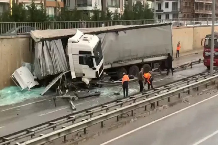 Azərbaycanlı sürücü TIR-la qəza törətdi