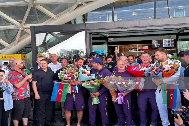 Olimpiya çempionları vətənə geri döndü -  FOTO 