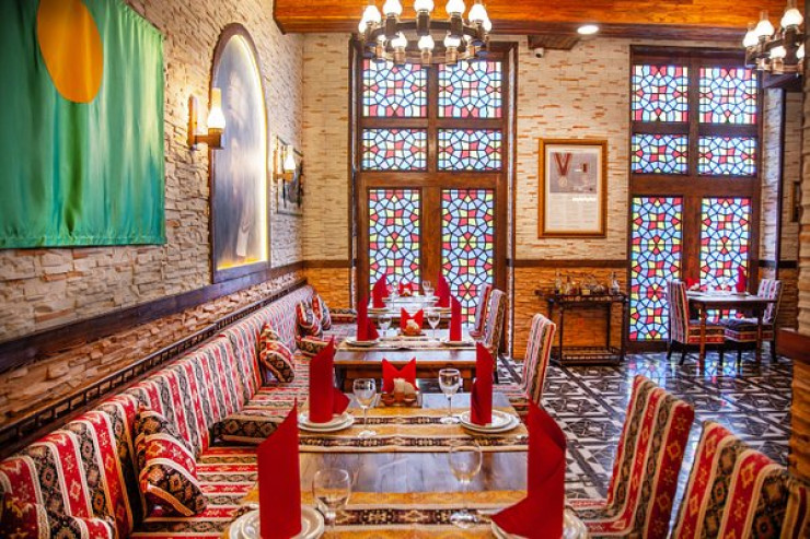 Bakının mərkəzində qadın restorandan külli miqdarda oğurluq etdi 