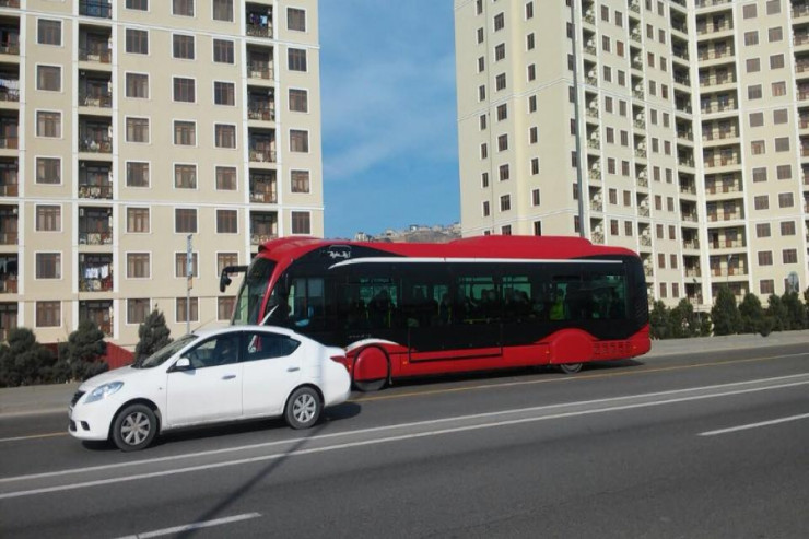 Yeni Salyan yolundakı işıqfor jurnalistlərin binasından qidalanırmış