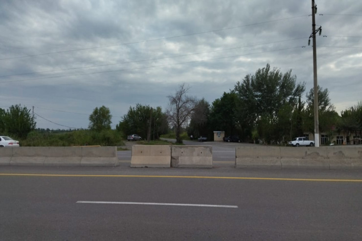 Ucarda niyə 3 kəndin camaatı mal-qaranın yolu  ilə gedir?