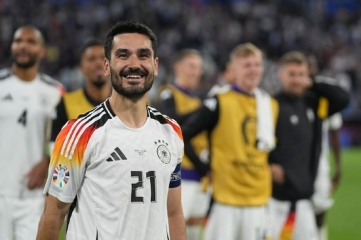 Qvardiola yaşıq işıq  yandırdı: “Mançester Siti”yə qayıdır 