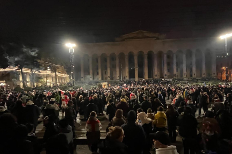 Tbilisidə xüsusi təyinatlılar etirazçıları Rustaveli prospektindən uzaqlaşdırdı-YENİLƏNİB -VİDEO 